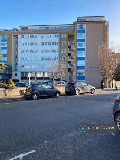2 Bedroom Flat To Rent In Park Gates, Eastbourne, BN21