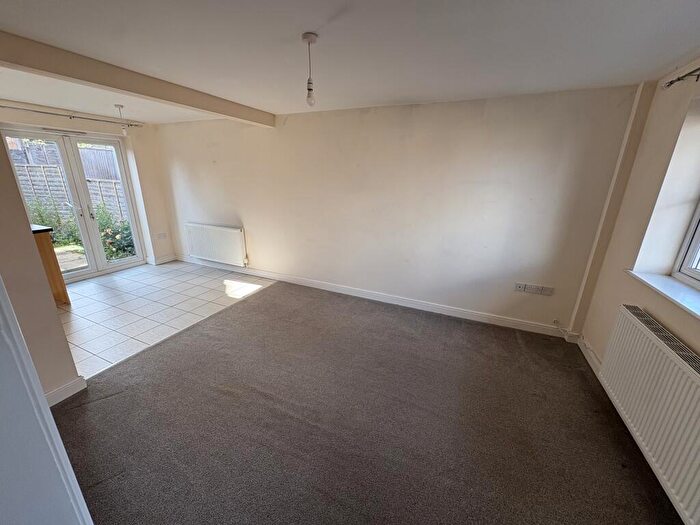 2 Bedroom Semi-Detached House To Rent In Millers Close, DN21