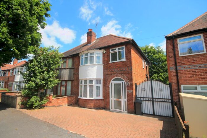 3 Bedroom Semi-Detached House To Rent In Oakthorpe Avenue, Western Park, Leicester, LE3