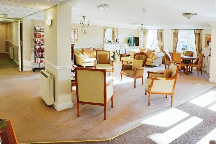 1 Bedroom Flat For Sale In Reddicap Heath Road, Sutton Coldfield, B75