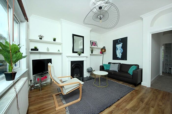3 Bedroom Flat To Rent In Shakespeare Road, W7