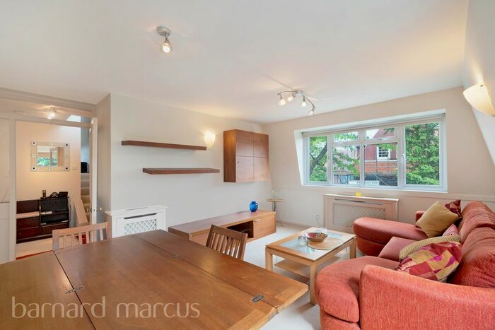 2 Bedroom Flat To Rent In St James Court, Malborough Crescent, Chiswick, W4