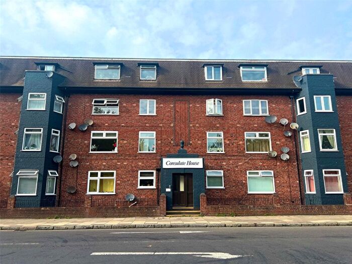 2 Bedroom Flat To Rent In Canute Road, Southampton, Hampshire, SO14