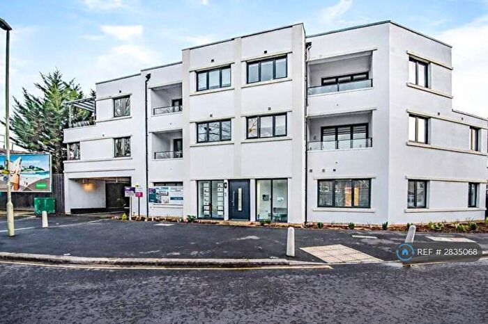 2 Bedroom Flat To Rent In Chase Road, Epsom, KT19