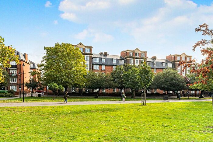 1 Bedroom Flat For Sale In Peabody Estate, Camberwell Green, London, SE5