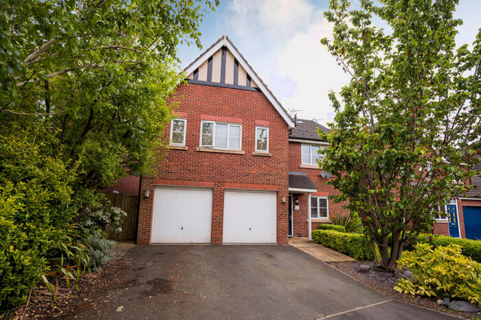6 Bedroom Detached House For Sale In Yew Tree Avenue, Chester, CH1
