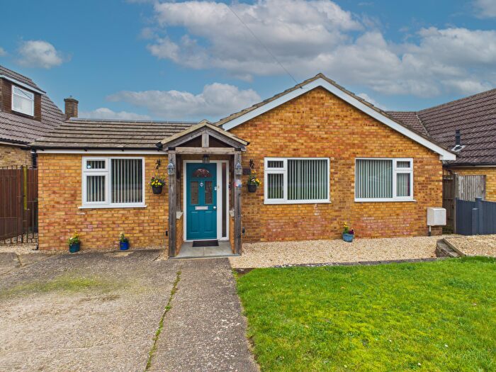4 Bedroom Detached Bungalow For Sale In Hogg Lane, Holmer Green, High Wycombe, Buckinghamshire, HP15