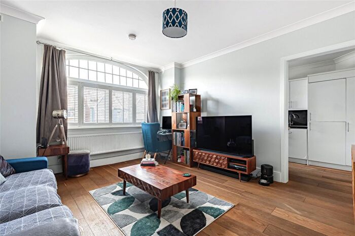 2 Bedroom Flat For Sale In Mitcham Lane, Furzedown, SW16