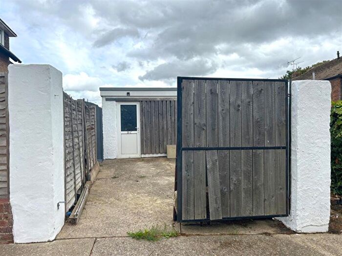 Garage / Parking To Rent In Belloc Road, Wick, Littlehampton, BN17