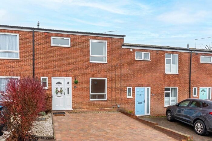 3 Bedroom Semi Detached House For Sale In Elizabeth Drive, Tring, HP23