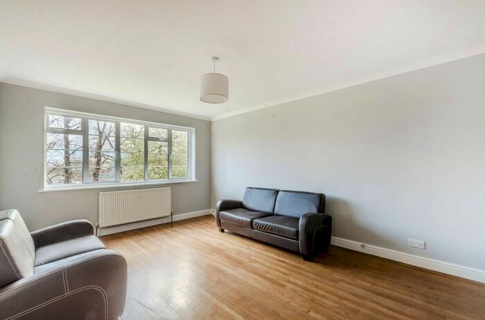 3 Bedroom Flat To Rent In Raymond Road, Wimbledon Village, London, SW19