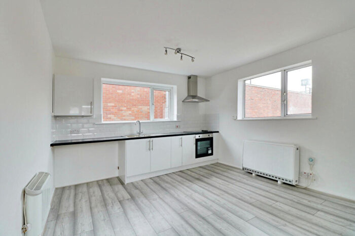 1 Bedroom Flat To Rent In Elmsleigh Drive, Leigh-on-sea, SS9