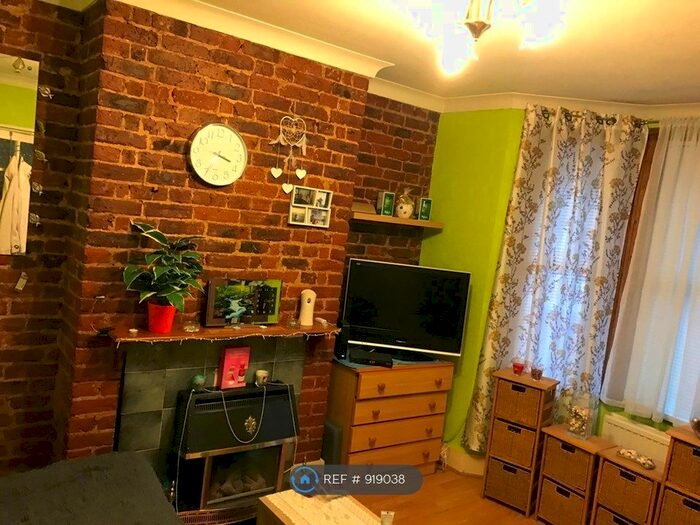 3 Bedroom Terraced House To Rent In Ham Road, Worthing, BN11