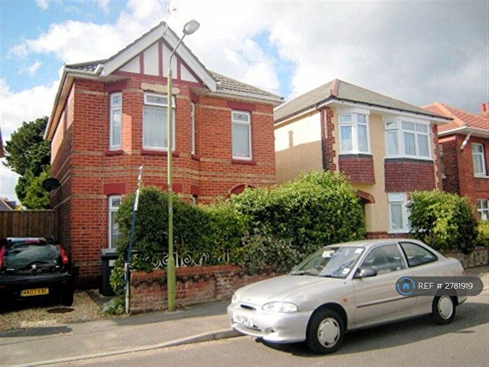5 Bedroom Detached House To Rent In Evelyn Road, Bournemouth, BH9
