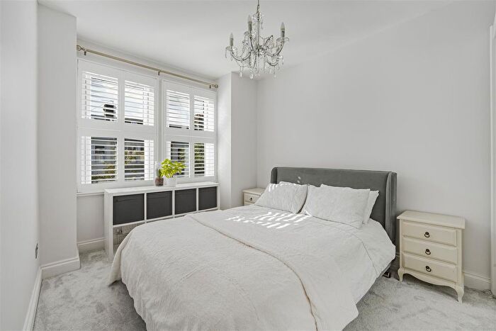 3 Bedroom Terraced House For Sale In Clarence Road, London, SW19