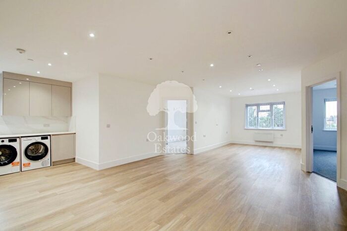 2 Bedroom Flat To Rent In High Street, Langley, SL3