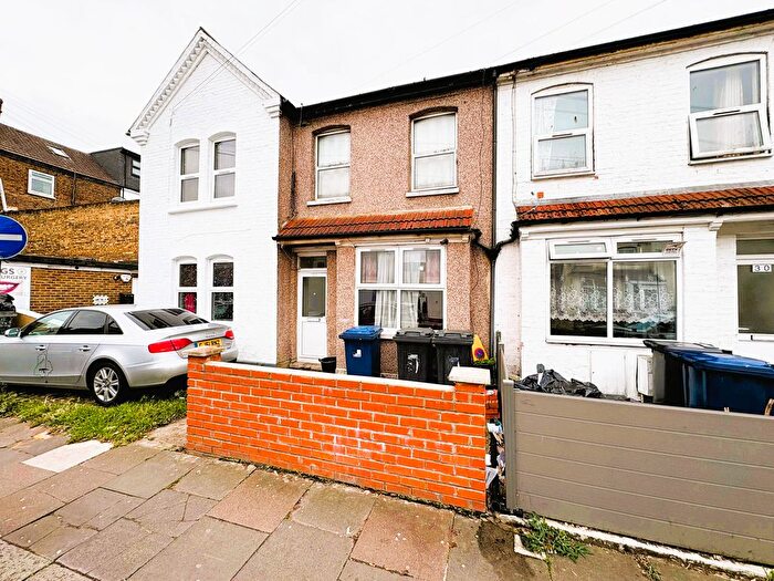 3 Bedroom Terraced House For Sale In Dagmar Road, Southall, UB2