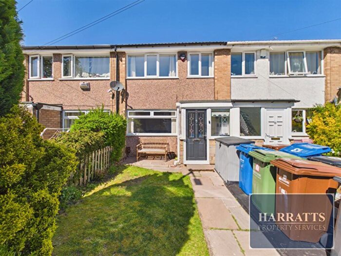3 Bedroom Terraced House For Sale In Hawes Close, Stockport, SK2