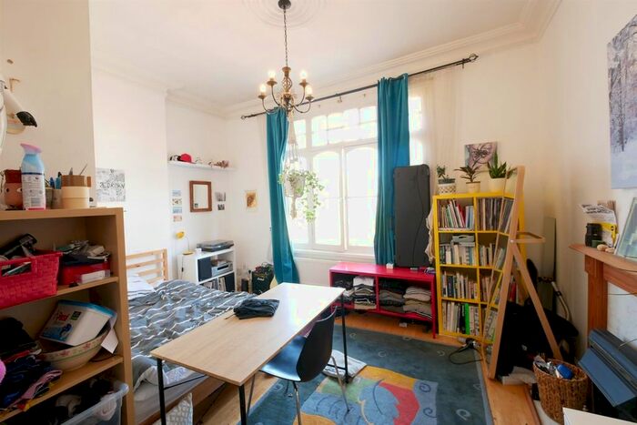 3 Bedroom Flat To Rent In Evering Road, Stoke Newington, N16