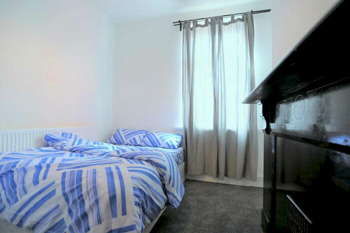 2 Bedroom Flat To Rent In Green Street, London, E13
