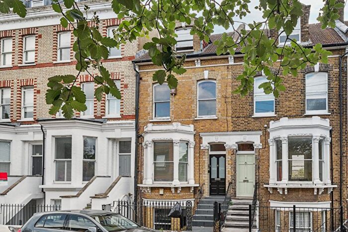 2 Bedroom Flat For Sale In Chivalry Road, Battersea, London, SW11