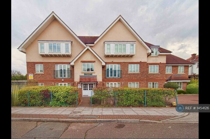 2 Bedroom Flat To Rent In Christopher Court, London, NW4