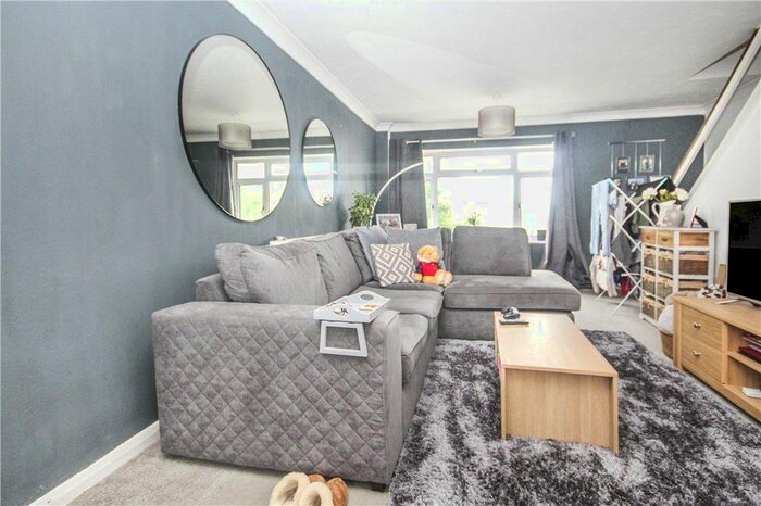 2 Bedroom Flat To Rent In Staines Road West, Ashford, Surrey, TW15