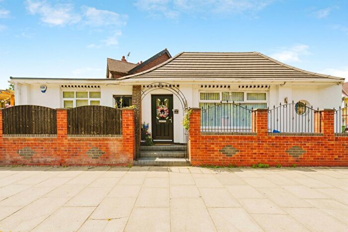2 Bedroom Detached Bungalow For Sale In Old Chester Road, Bebington, Wirral, CH63