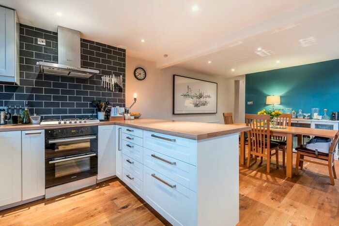 2 Bedroom Flat To Rent In Radbourne Road, SW12