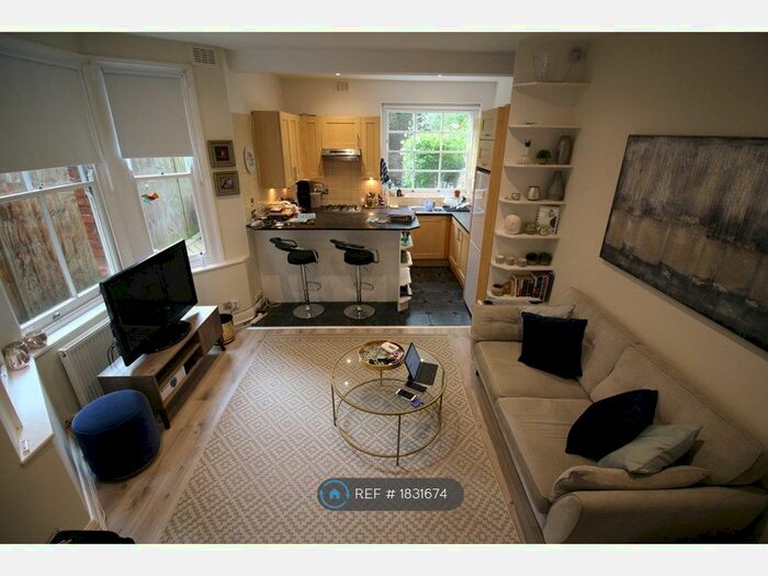 2 Bedroom Flat To Rent In Ground Floor, London, SW4