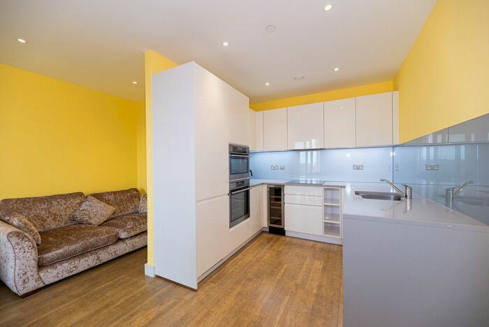 2 Bedroom Flat To Rent In Collet House, Wandsworth Road, SW8