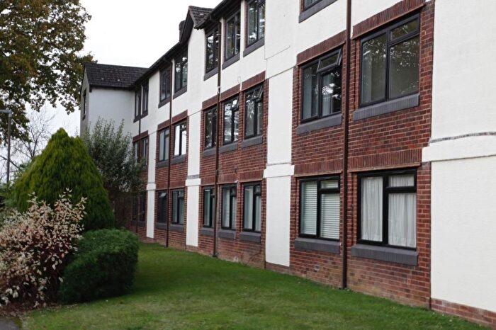 3 Bedroom Flat To Rent In Highmoor, Amersham, HP7