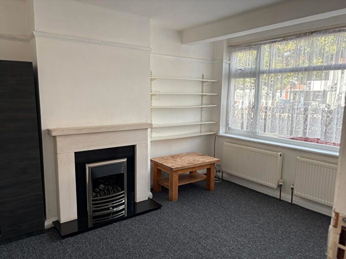 3 Bedroom Semi Detached House To Rent In Wentworth Road, Southall, UB2