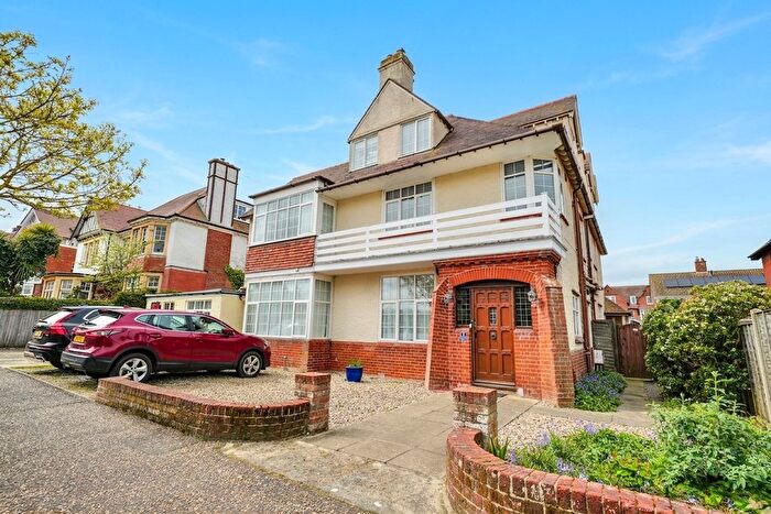 3 Bedroom Flat For Sale In Cliff Avenue, Leylands, NR27