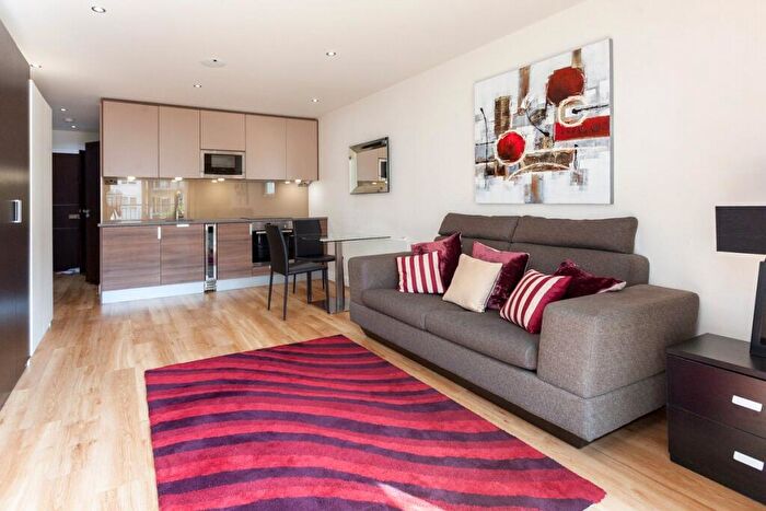 Apartment To Rent In Boulevard Drive, London, NW9