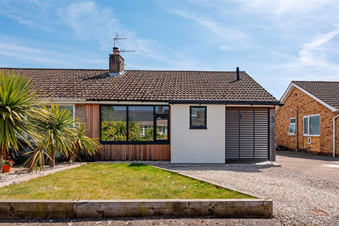 2 Bedroom Semi-detached Bungalow For Sale In Wolsey Drive, Bishopthorpe, York, YO23