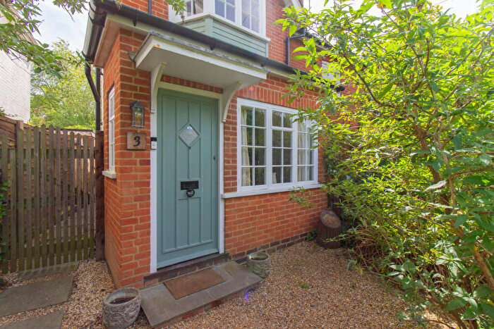2 Bedroom Cottage To Rent In London Road, Hartley Wintney, Hook, RG27