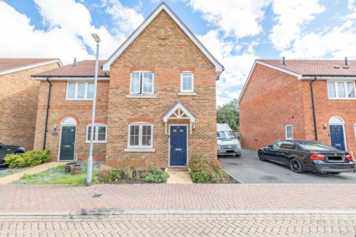 3 Bedroom Semi-Detached House For Sale In Pemberton Rise, Teynham, Sittingbourne, Kent, ME9