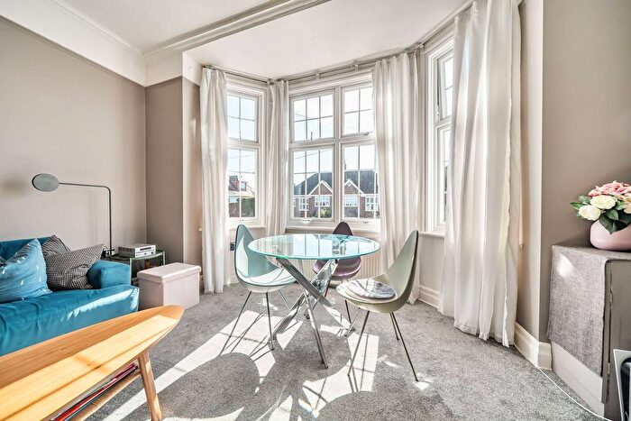 2 Bedroom Flat For Sale In London Lane, Bromley, BR1