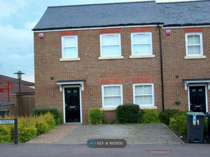 2 Bedroom Terraced House To Rent In Greenbank Row, Luton, LU2