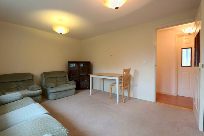 2 Bedroom Flat To Rent In Spring Lane, Headington, OX3