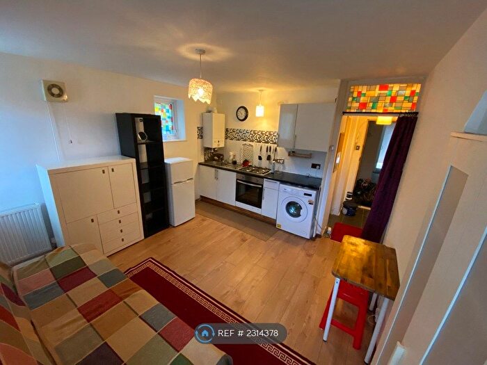 Studio To Rent In Ruthin Close, Luton, LU1