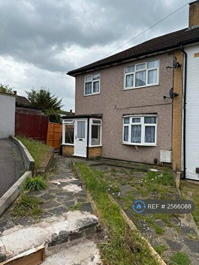 4 Bedroom End Of Terrace House To Rent In Newbury Close, Romford, RM3