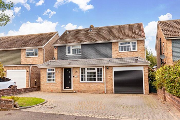 4 Bedroom Detached House For Sale In Kitsmead, Copthorne, RH10