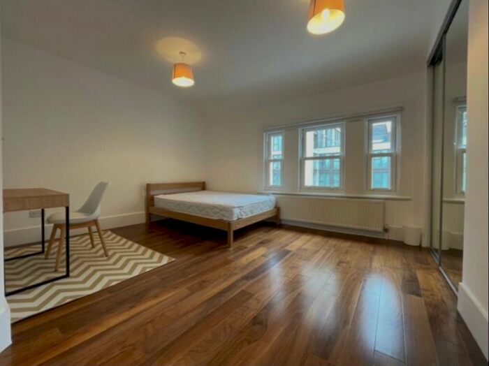 3 Bedroom Flat To Rent In Upper Richmond Road, London, SW15