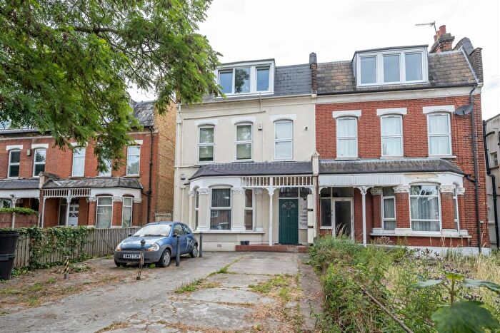 1 Bedroom Flat To Rent In Hermon Hill, Wanstead, E18