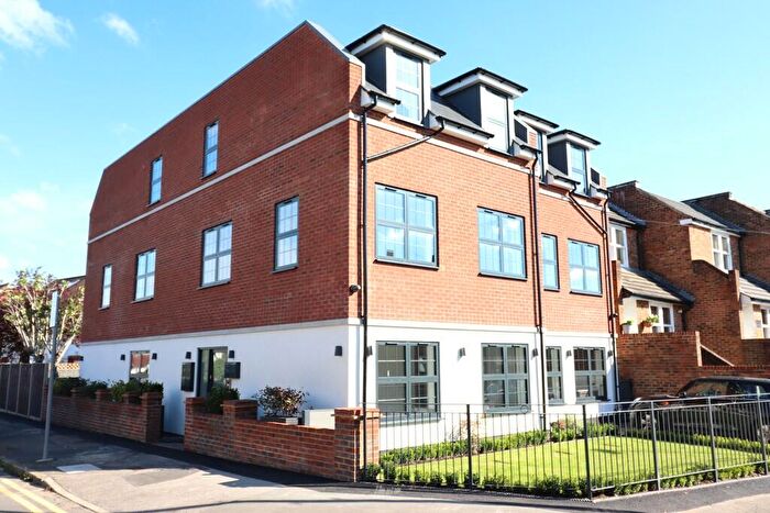 3 Bedroom Apartment To Rent In Eversley Road, Surbiton, KT5