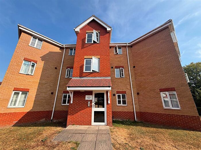 2 Bedroom Flat To Rent In Hampton Close, Grays, RM16