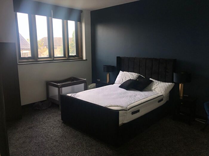 2 Bedroom Flat To Rent In Bradford Old Road, Cottingley, Bingley, BD16