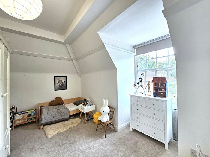 3 Bedroom Flat To Rent In Finchley Road, London, NW11
